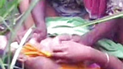 ब्रश के साथ निपल्स के लिए सेक्सी फिल्में देखने वाली पैड-हॉलीवुड Tassels, गोल्डन