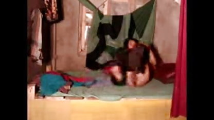 सुंदर लड़की अच्छी तरह से seduces सेक्सी फिल्म सेक्सी वीडियो सेक्सी