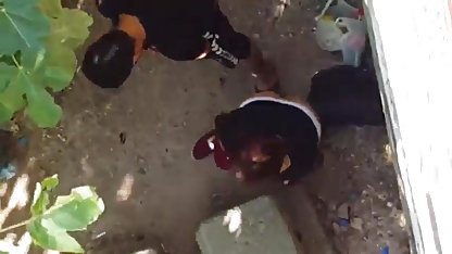 तीन दोस्तों ने डेरा डाला लेकिन एक साथ चुदाई सेक्सी फिल्म भोजपुरी में करने के लिए