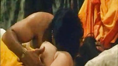आदमी लंबे समय डिक fucks एशियाई भोजपुरी सेक्सी वीडियो फिल्म सौंदर्य