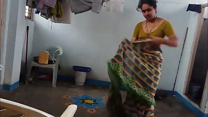 रसदार थोड़ा महिला के साथ बड़े स्तनों फुल सेक्सी फुल दिया ऊपर करने के लिए के आदमी