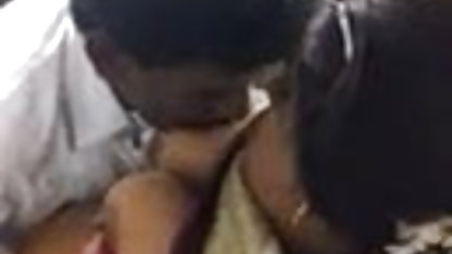 सींग का बना हुआ लड़का हिंदी सेक्सी फिल्म देखने वाली fucks अपने मुंह-पानी थोड़ा बहन