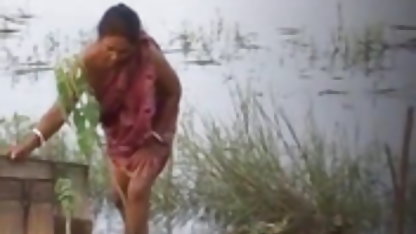 एक छोटा आदमी के साथ एक बड़े डिक है एक युवा सुनहरे बालों वाली लड़की सेक्स सेक्स सेक्स फिल्म