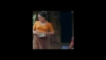 शांत सुनहरे बालों वाली लेटेक्स में सेक्सी फिल्म होना