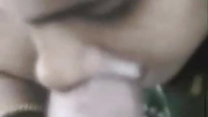 स्वादिष्ट mulatku धीरे fucks उसके अंधेरे चमड़ी सेक्सी फिल्म पाल