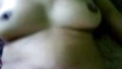सेक्सी आदमी उसकी बहन की सेक्सी हिंदी वीडियो फिल्म प्रेमिका fucks