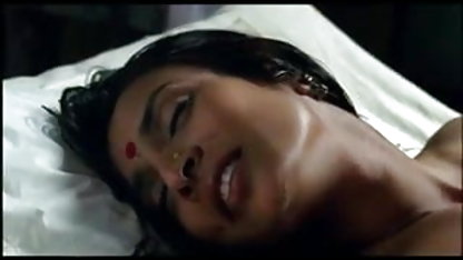 एक बच्चे को एक लैटिन बहन की फिल्म सेक्सी हिंदी प्रेमिका के एक सदस्य पर खींच लिया
