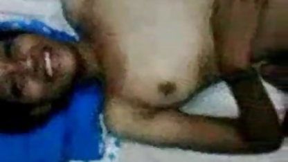 आदमी ट्रिपल सेक्सी मूवी कुशलता fucks कैंसर कमजोर नौकरानी