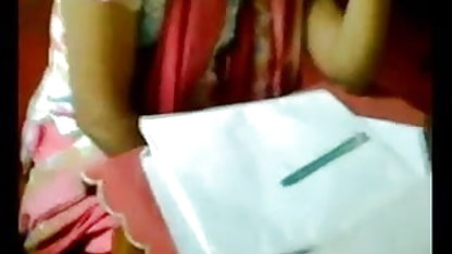 मॉडल हो जाता है टक्कर लगी हिंदी सेक्सी फिल्म हिंदी में है द्वारा एक फोटोग्राफर पर the काउच