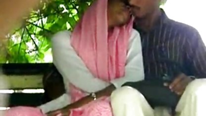 सुनहरे बालों वाली सेक्सी फिल्म दिखाइए हिंदी में धीरे fucks दो मुंह-पानी महिला