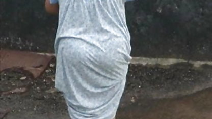 युवा आदमी fucks सुंदर प्रेमिका के सेक्सी मूवी देखने की अपने बहन