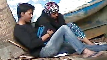 कागज होने के लिए काले रंग का सेक्सी फिल्म वीडियो देखने के लिए हो जाता है